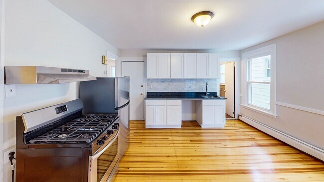 Building Photo - Charming 2 Bedroom 1 Bathroom apartment!