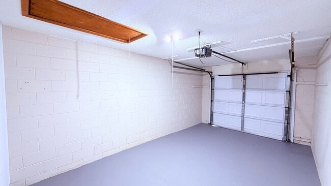 Building Photo - Beautifully Renovated 3-Bedroom Home with Upgrades in Deltona Lakes!!!