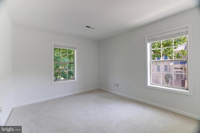 Building Photo - 1412 McLean Mews Ct