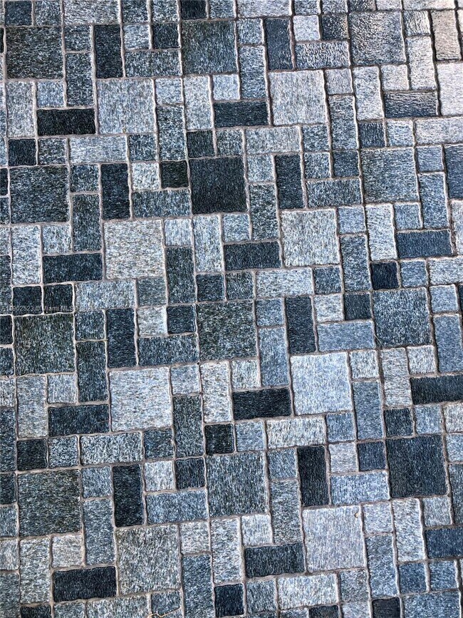 Building Photo - 877 NE 195th St