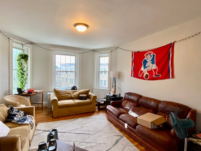 Primary Photo - 76 Babcock St