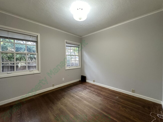 Building Photo - 108 Club Dr