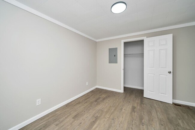 Building Photo - Stunning Renovated 3BR/2BA Home – Move-In ...
