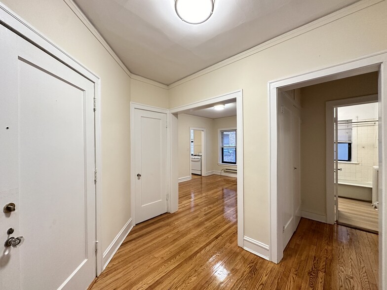 Building Photo - 1310 Oak Ave