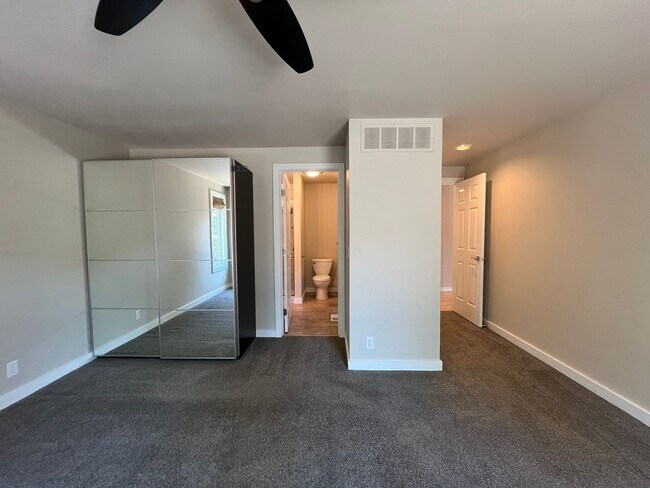 Building Photo - Fantastic 4 bed 3 bath home in the Highlan...