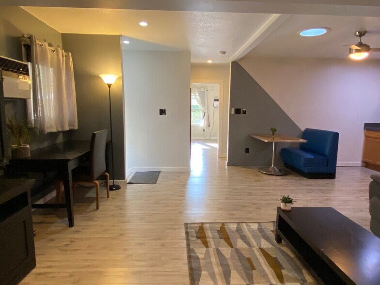 Building Photo - 1043 Sanborn Ave