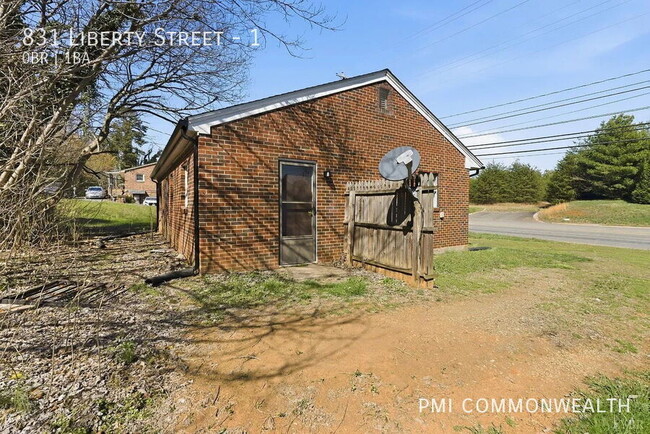 Building Photo - 831 Liberty St