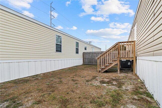 Building Photo - 419 N Chestnut Rd