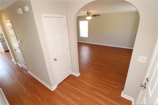 Building Photo - 120 Downing Bluff Dr