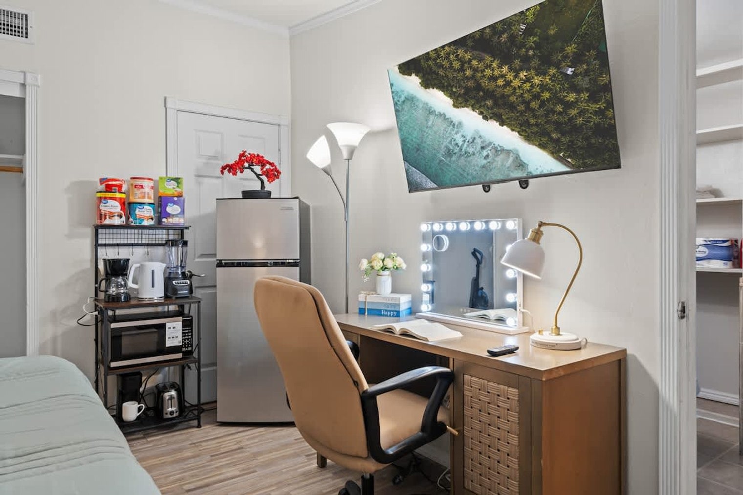 Building Photo - 10150 Sierra Madre Rd