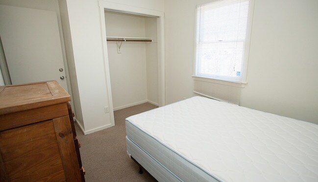 Furnished bedroom 2 - 1218 Mountain View Dr