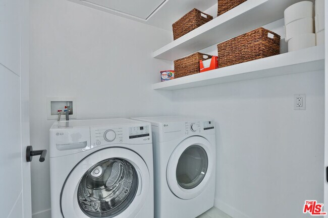 Building Photo - 1622 S Mansfield Ave