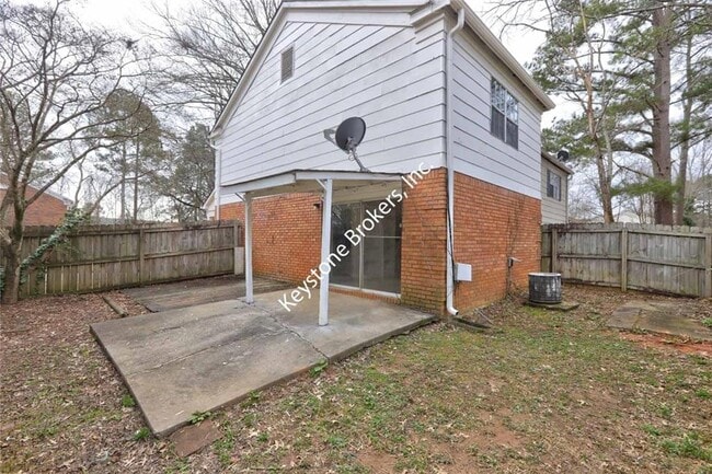 Building Photo - 2597 Stratford Ln