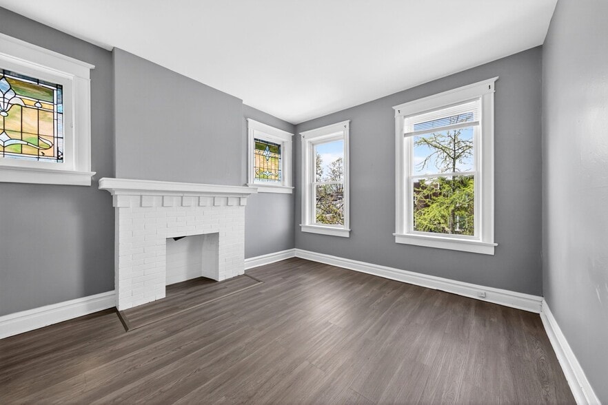 Building Photo - 3526 S Spring Ave