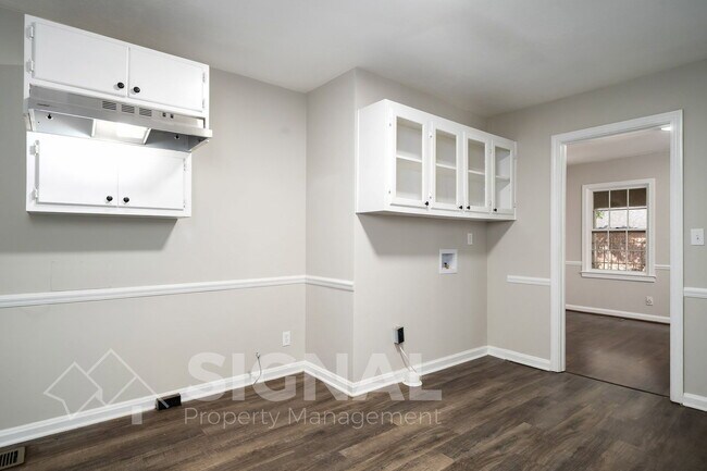 Building Photo - 736 Martinwood Rd
