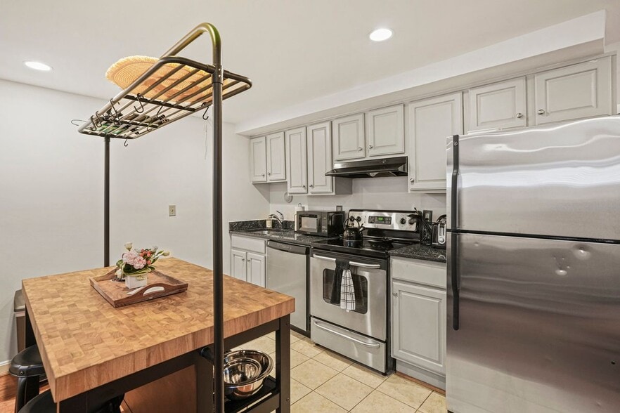 Building Photo - 1321 Fairmont St NW