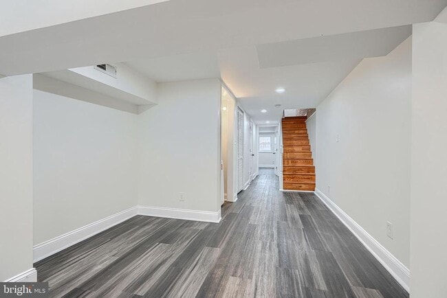 Building Photo - 404 N Robinson St