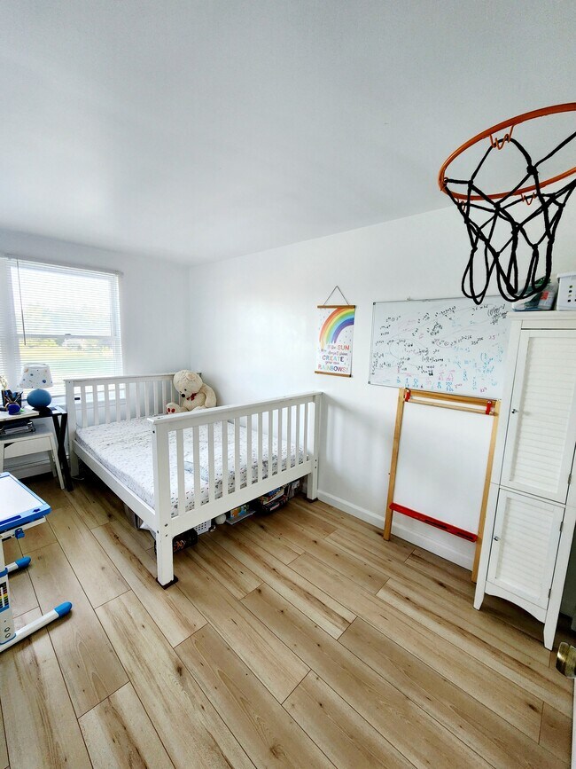 Building Photo - 25 Summit Cir