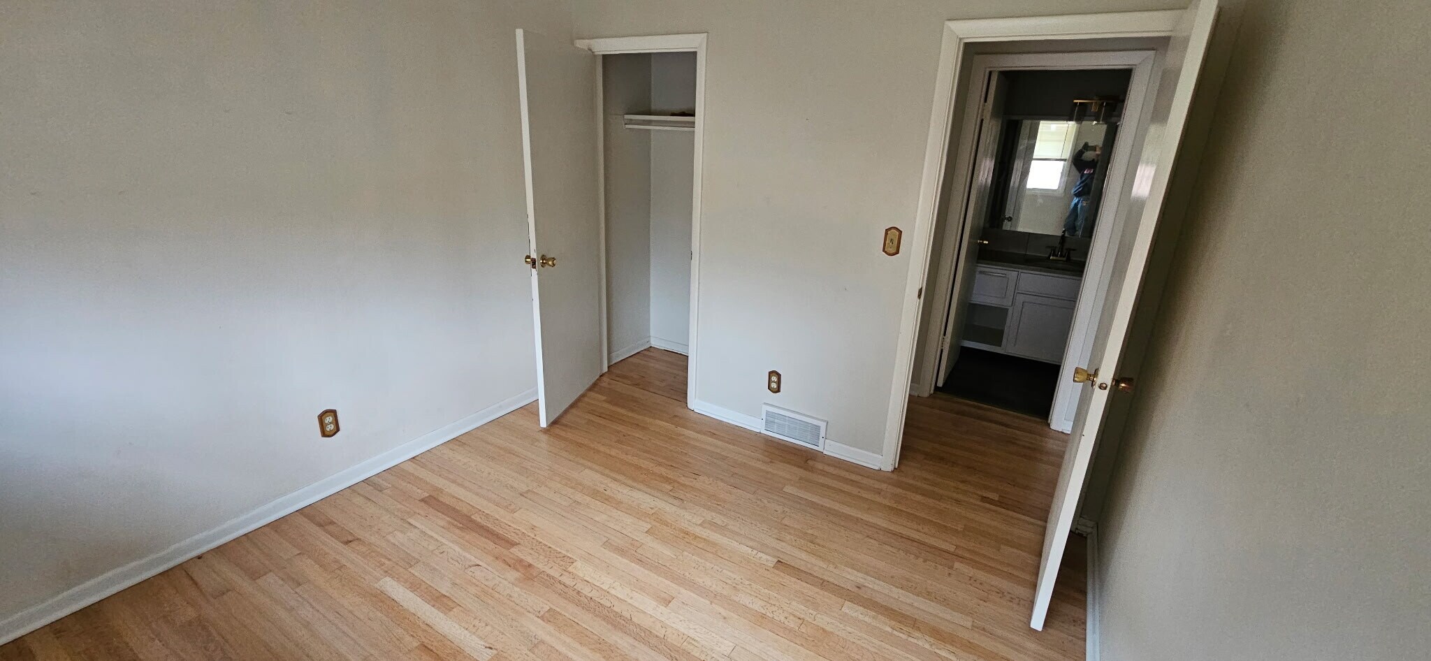 Building Photo - 5841 Garrett Ln