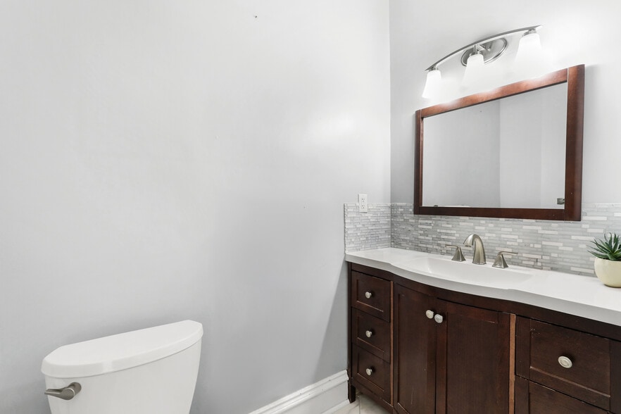 Building Photo - 37 Waverly Pl