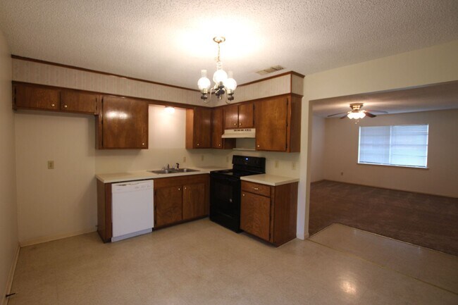 Building Photo - 12414 Cimmarron Dr