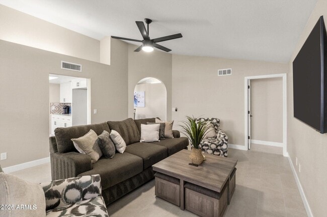 Building Photo - 2735 N Diego Cir