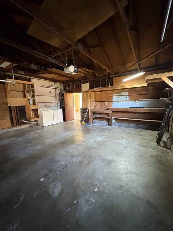 Building Photo - 7631 Adrian Dr