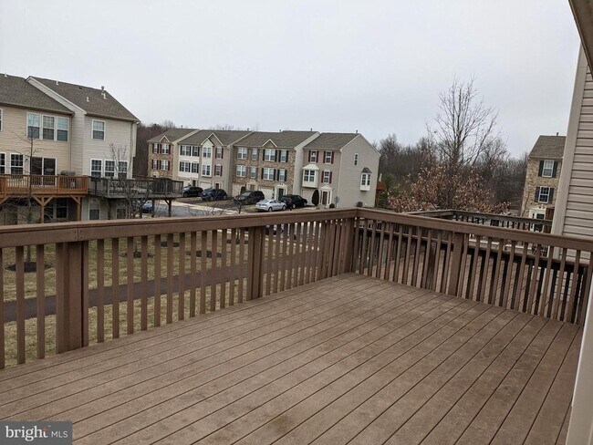Building Photo - 625 Village Ct