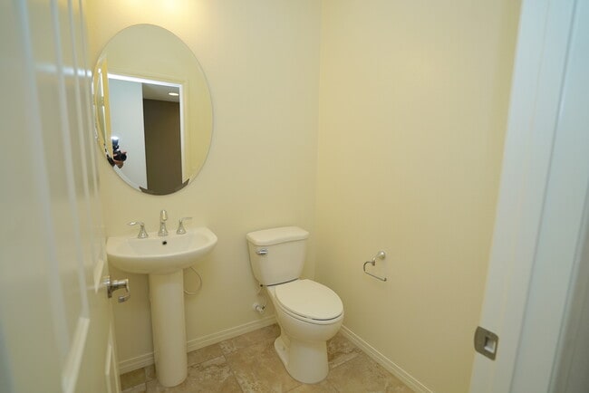 Building Photo - River Village 4 Bedroom Home in Santa Clarita.