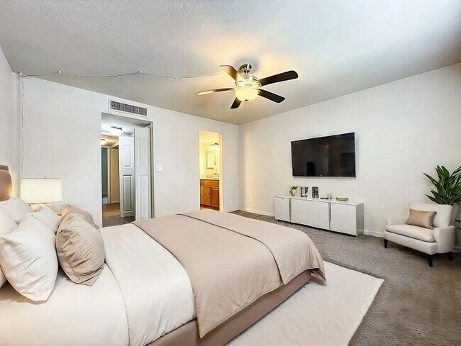 Building Photo - Charming 2BR Condo in Brandon