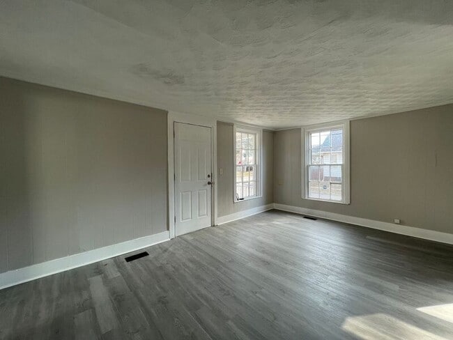Building Photo - 1803 Mansfield Rd