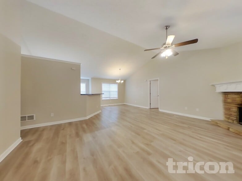 Building Photo - 581 Meadow Spring Dr