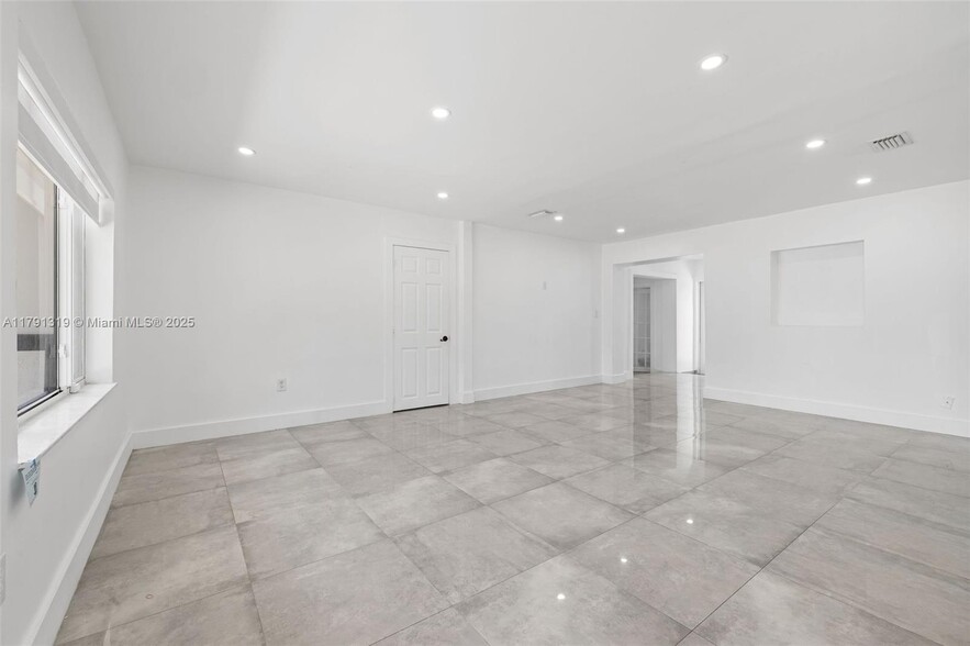 Building Photo - 6511 SW 31st St