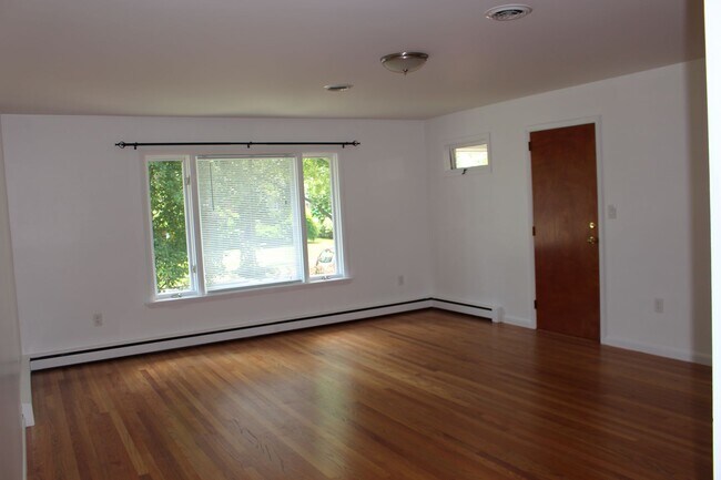 Spacious Living Room - 48 John David Ln
