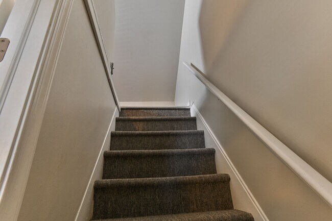 Building Photo - 142 S 29th St