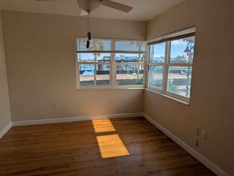 Building Photo - 2706 Pass a Grille Way