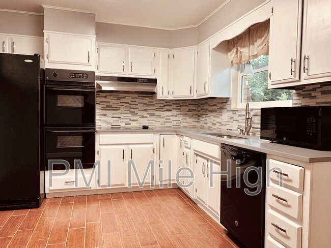 Building Photo - 10901 Acoma St