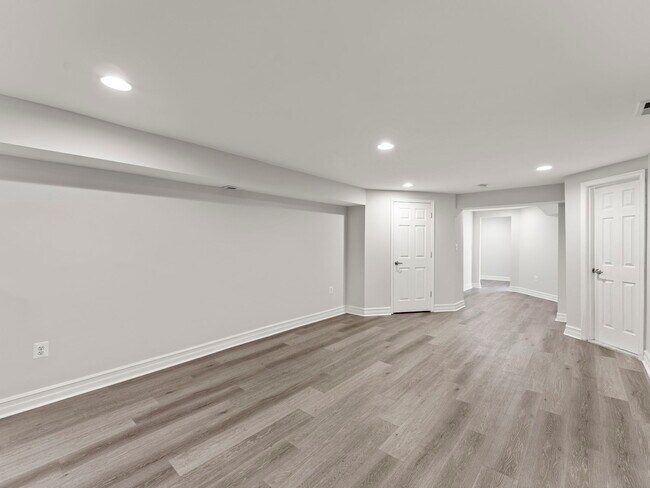 Building Photo - 1215 Otis Pl NW