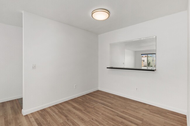 Building Photo - Beautiful & Spacious 1BD/1BA Condo - Walk ...