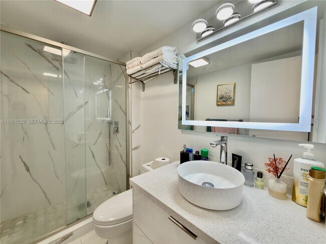 Building Photo - 3140 S Ocean Dr