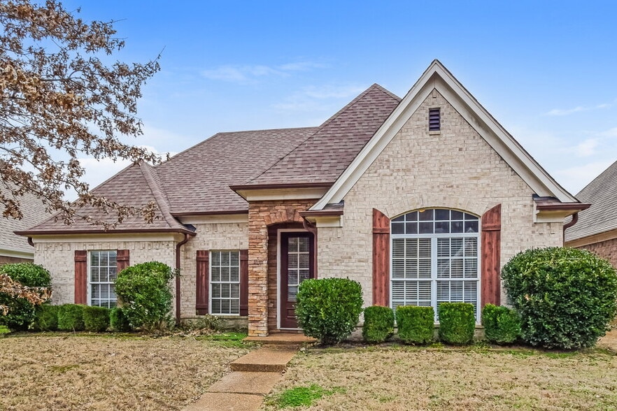 Building Photo - 5774 Bedford Loop E