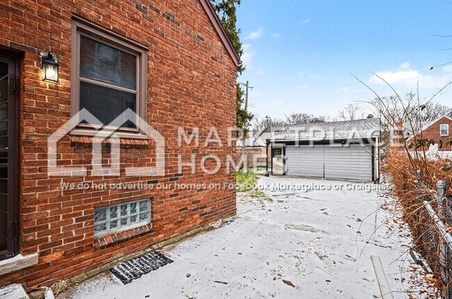 Building Photo - 15866 Mansfield St