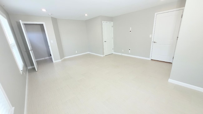 Building Photo - 9615 Union Park