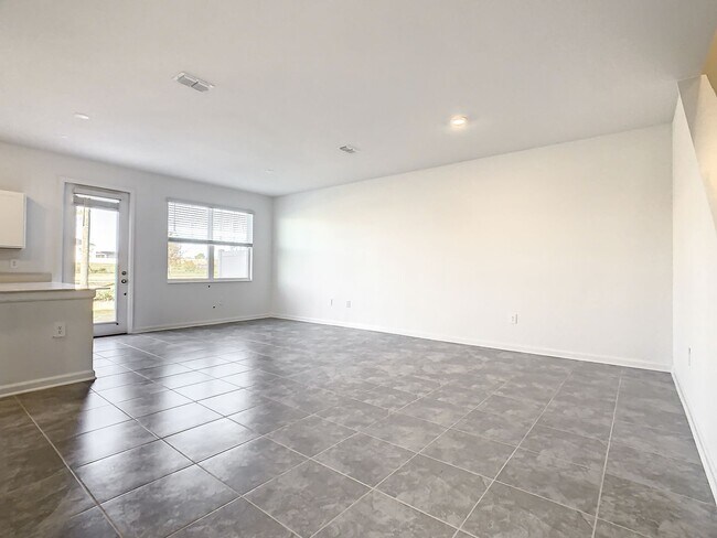 Building Photo - 409 Bogey Dr