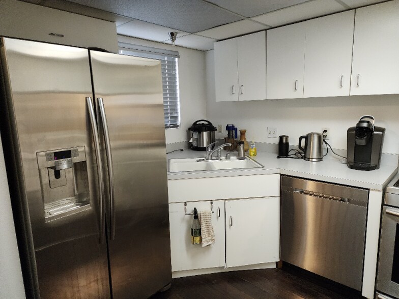 Building Photo - 11630 Chenault St