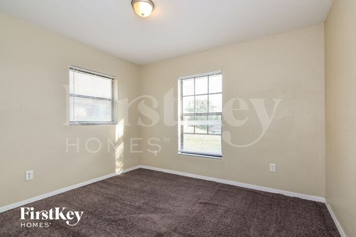 Building Photo - 501 Greenview Terrace
