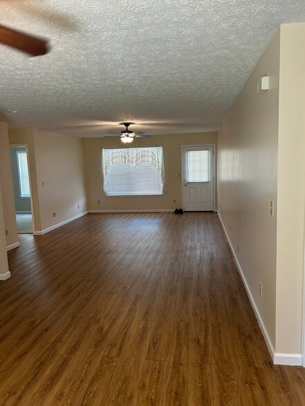 Living room - 518 E South St