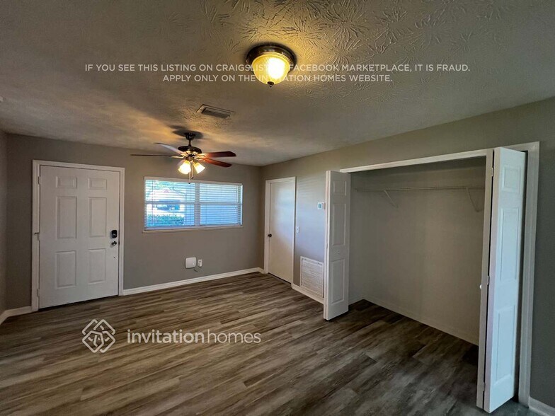 Building Photo - 2426 SE Renick Ave