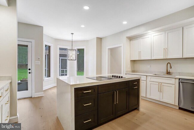Building Photo - 11109 Elmview Pl