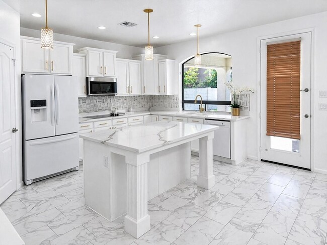 Building Photo - 8611 S 45th Glen